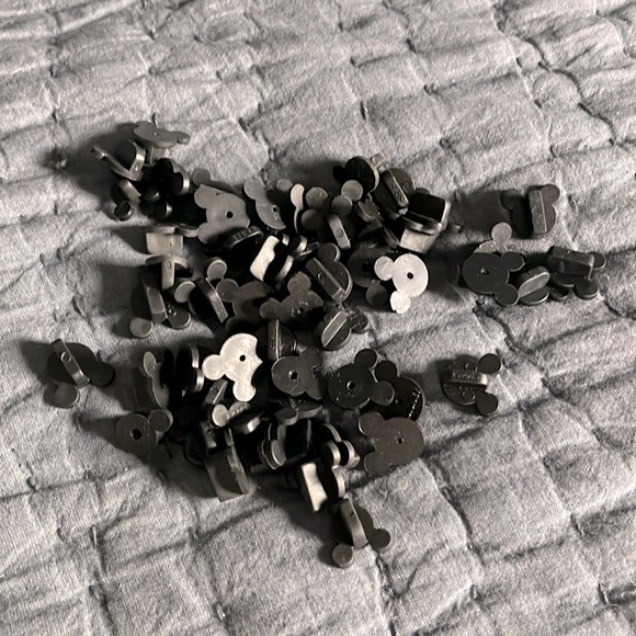 Disney Other - Disney Pin Backs